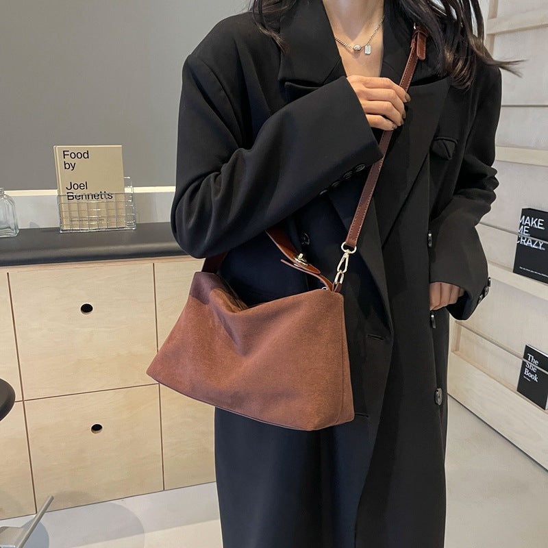 Retro frosted niche underarm bag winter new versatile women's bag popular messenger bag shoulder tote bag