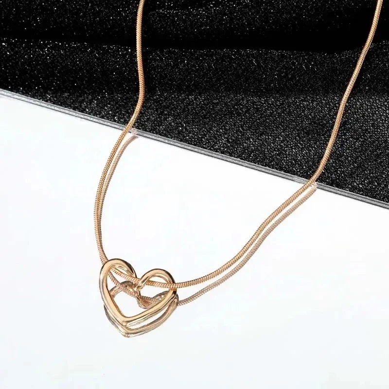 New Simple Hollow Love Heart Pendant Necklace for Women Fashion Creative Geometric Clavicle Chain Necklaces Party Jewelry Gift