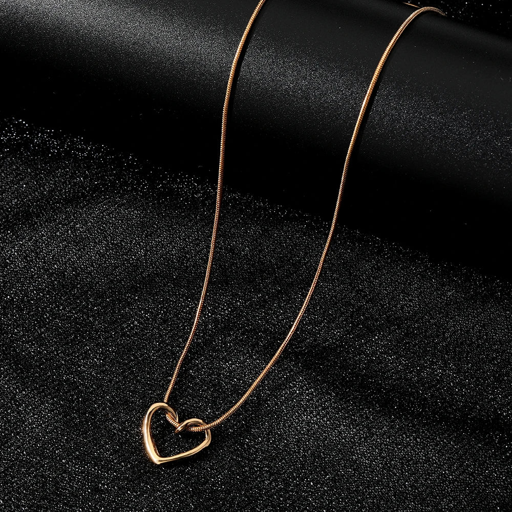 EN 2023 New Fashion Love Necklace For Women Luxury Hollow Heart Shaped Pendant Necklace Party Jewelry Gift