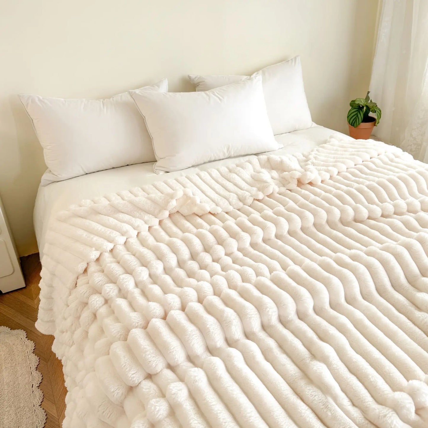 1 Piece of Super Soft Thickeneded Blanket with Wide Terms to Give You a Comfortable and Warm Sleep