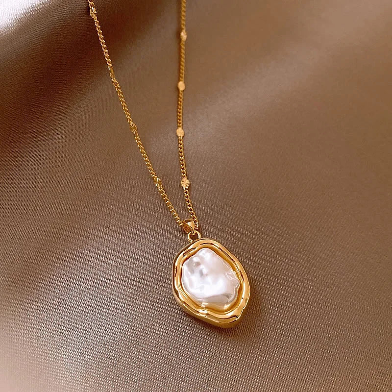 Gold Color Baroque Imitation Pearl Necklaces for Women Simple Design Light Luxury Clavicle Chain Necklace Jewelry Wholesale