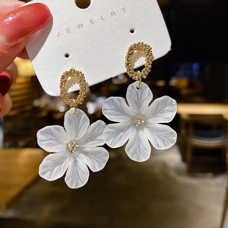 Korean Translucent White Flower Drop Earrings For Women Jewelry 2024 Trending New Fresh Resin Petals Crystal Women's Earrings