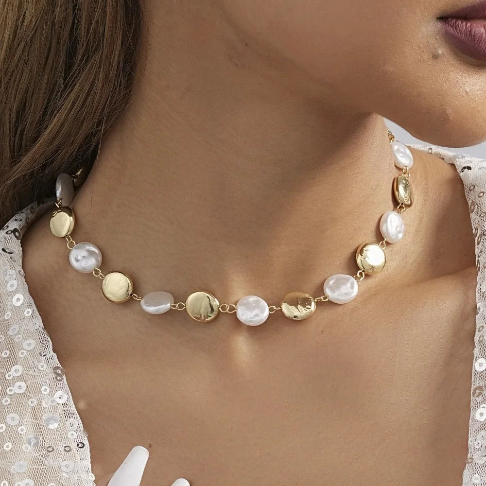 Creative Imitation Pearl Splicing GoldGlossy Circular Necklace For Women's New 2024