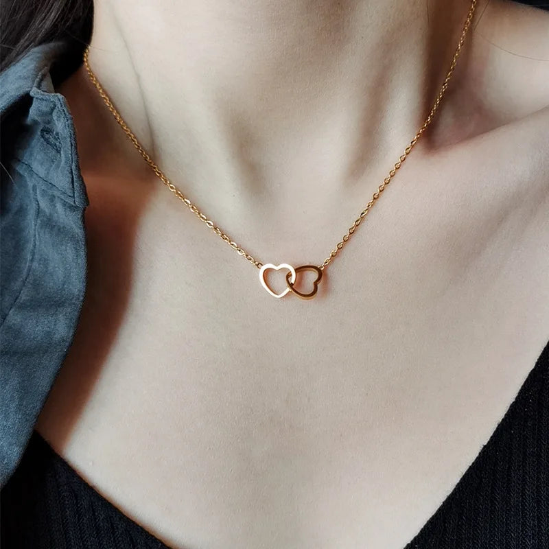 New Cross-border Couple Cavicle Chain Geometric Heart-shaped Light Luxury Temperament Simple Sweet Love Pendant Necklace Jewelry