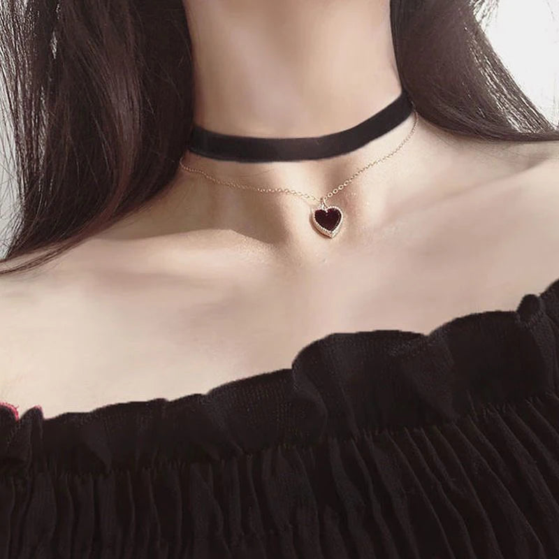 Classic Velvet Choker Necklace Heart Pendant Necklaces For Women Fashion Sweet Personality Pendant Jewelry Valentine's Gift