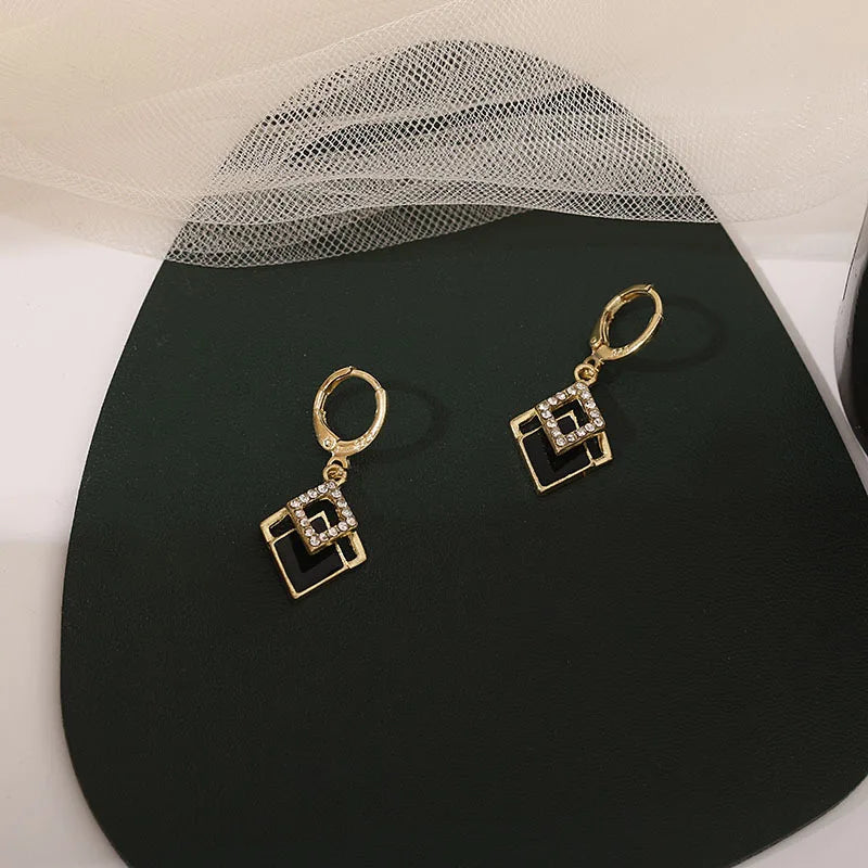 Black Rhombus Pendants Women's Hanging Earrings Gold Color Buckle Drop Earrings Rhinestone Statement Earrings Party oorbellen