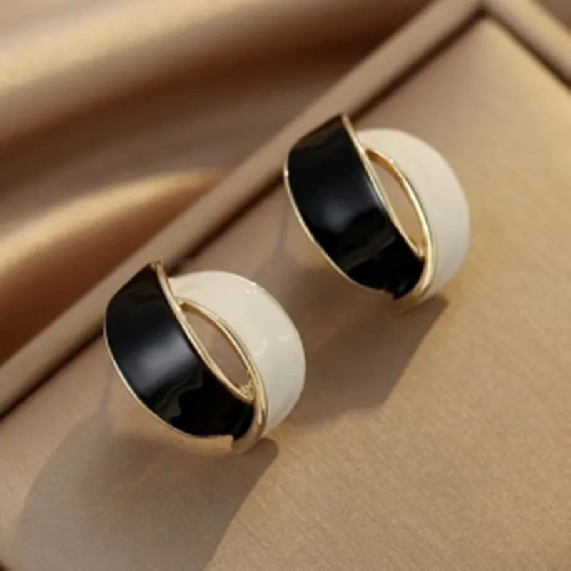 Korean Black White Enamel Stud Earring for Women Simple Geometric Double Arc Cross Earring Wedding Jewelry Party Pendientes Gift