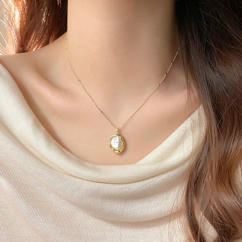 Gold Color Baroque Imitation Pearl Necklaces for Women Simple Design Light Luxury Clavicle Chain Necklace Jewelry Wholesale