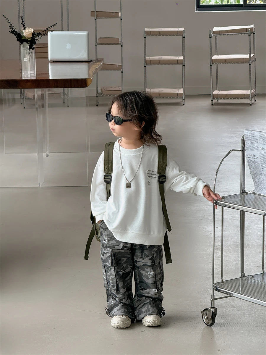 Baby autumn pants boys autumn children's clothing 2024 new style camouflage torn overalls