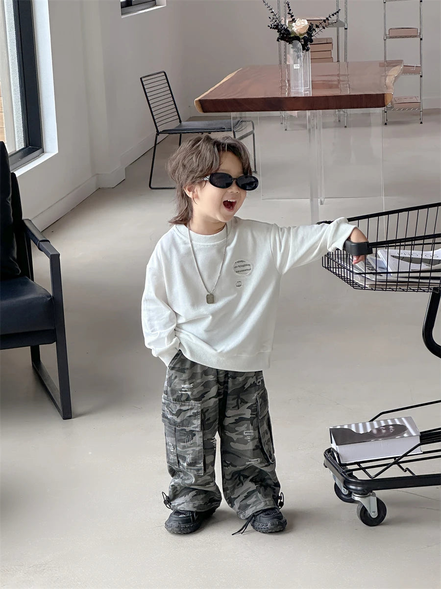 Baby autumn pants boys autumn children's clothing 2024 new style camouflage torn overalls