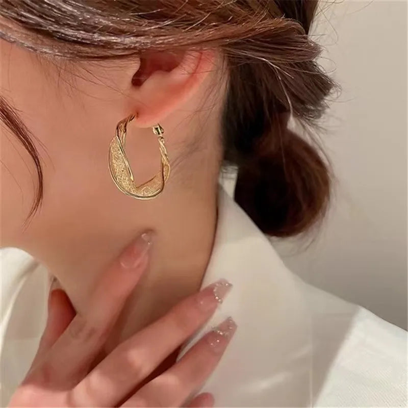 Simple Fashion Black White Enamel Cicle Large Hoop Earrings Ladies Personality High Jewelry Dinner Dance Party Gift Wholesale