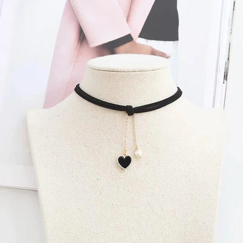 Classic Velvet Choker Necklace Heart Pendant Necklaces For Women Fashion Sweet Personality Pendant Jewelry Valentine's Gift