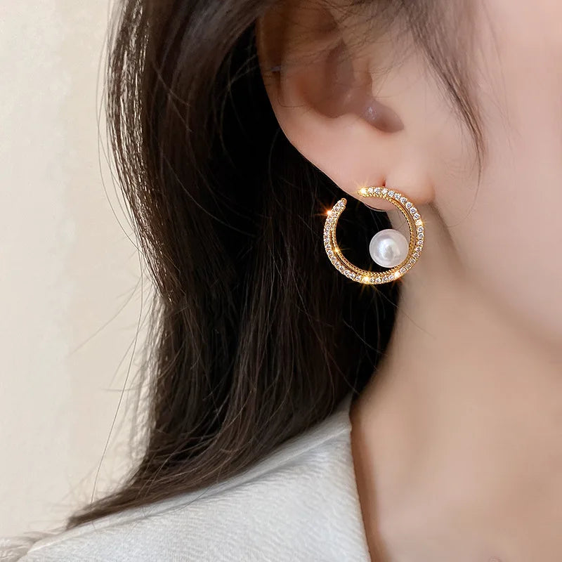 2023 New Design Irregular U-shaped Gold Color Earrings for Woman Korean Crystal Fashion Jewelry Unusual Accessories Girls