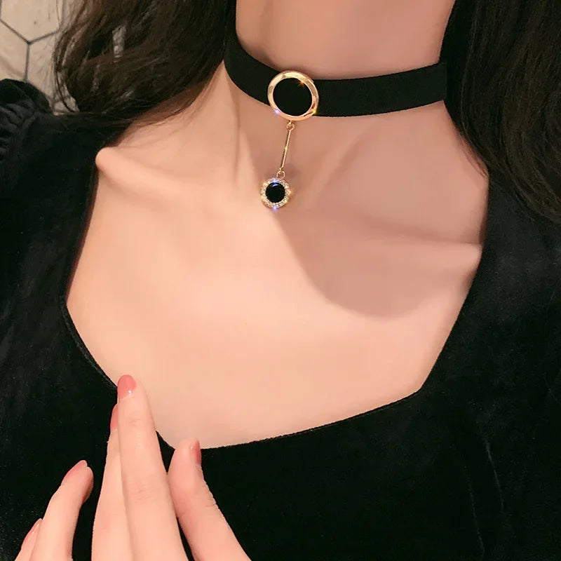 New Simple Hollow Love Heart Pendant Necklace for Women Fashion Creative Geometric Clavicle Chain Necklaces Party Jewelry Gift