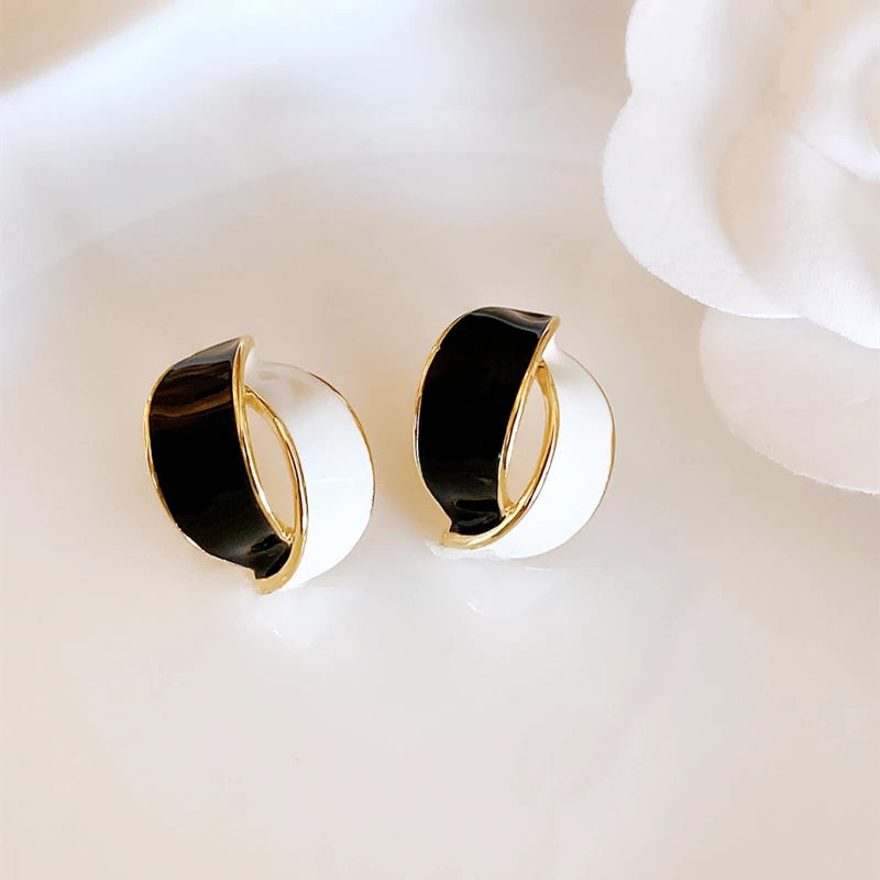 Korean Black White Enamel Stud Earring for Women Simple Geometric Double Arc Cross Earring Wedding Jewelry Party Pendientes Gift