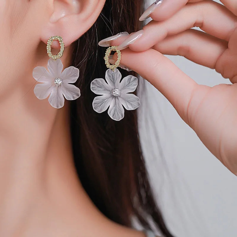 Korean Translucent White Flower Drop Earrings For Women Jewelry 2024 Trending New Fresh Resin Petals Crystal Women's Earrings