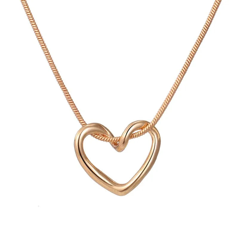 New Simple Hollow Love Heart Pendant Necklace for Women Fashion Creative Geometric Clavicle Chain Necklaces Party Jewelry Gift