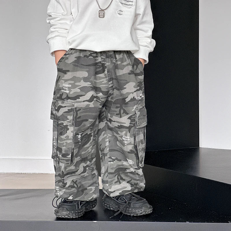 Baby autumn pants boys autumn children's clothing 2024 new style camouflage torn overalls