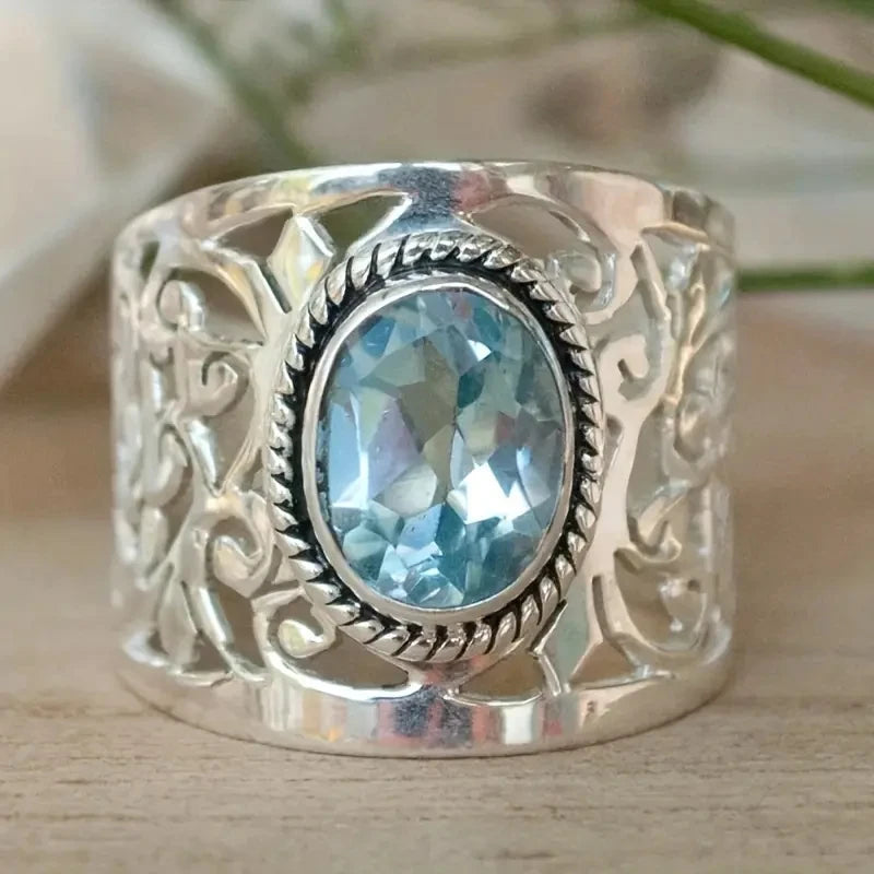 Exquisite Silver Color Oval Inlaid with Sea Blue Stones Rings Fashion Metal Carving Hollow Pattern Party Ring