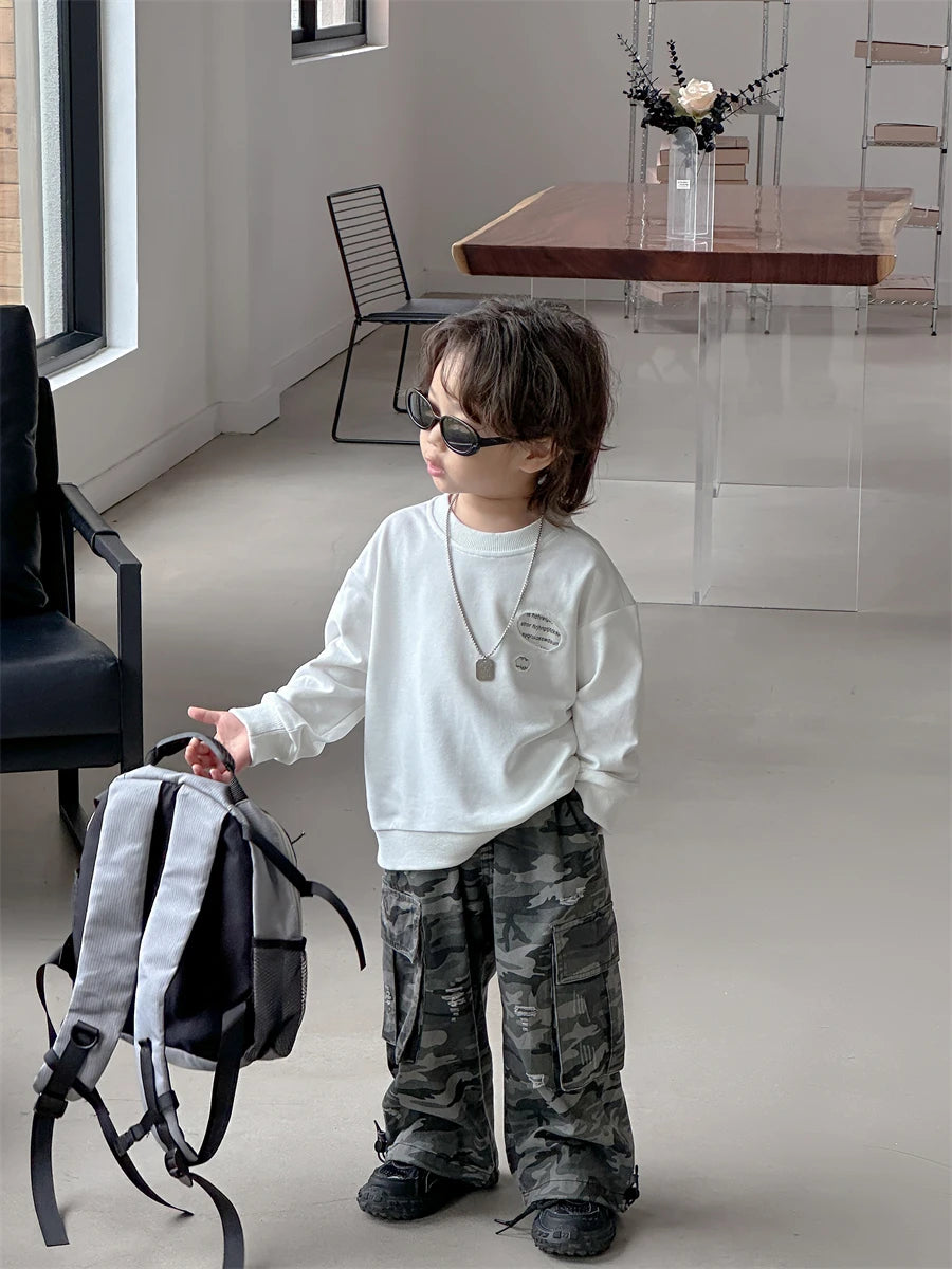 Baby autumn pants boys autumn children's clothing 2024 new style camouflage torn overalls