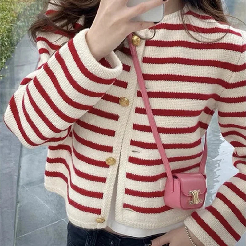 Autumn and winter Korean contrasting striped knitted cardigan women's winter single -row metal buckle pocket sweater cardigans