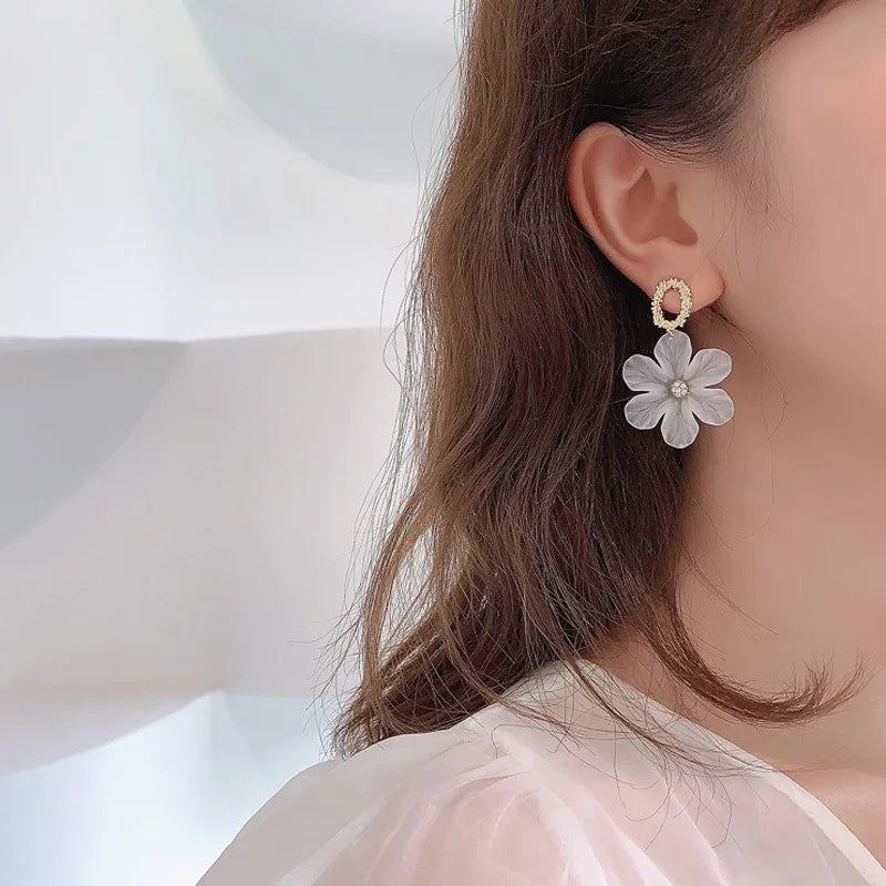 Korean Translucent White Flower Drop Earrings For Women Jewelry 2024 Trending New Fresh Resin Petals Crystal Women's Earrings