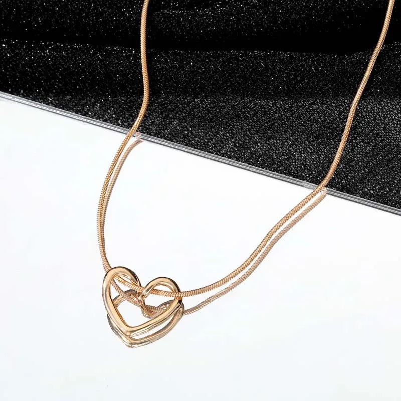 New Simple Hollow Love Heart Pendant Necklace for Women Fashion Creative Geometric Clavicle Chain Necklaces Party Jewelry Gift