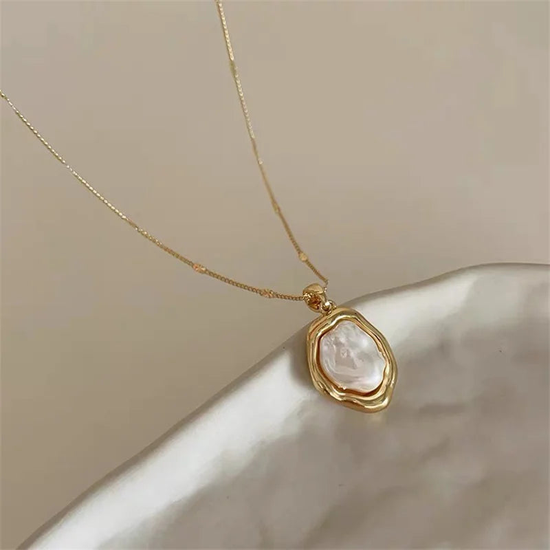 Gold Color Baroque Imitation Pearl Necklaces for Women Simple Design Light Luxury Clavicle Chain Necklace Jewelry Wholesale