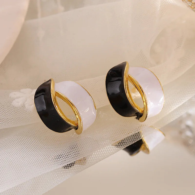 Korean Black White Enamel Stud Earring for Women Simple Geometric Double Arc Cross Earring Wedding Jewelry Party Pendientes Gift