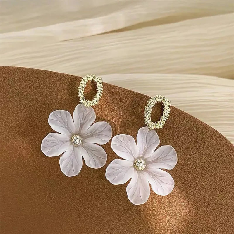 Korean Translucent White Flower Drop Earrings For Women Jewelry 2024 Trending New Fresh Resin Petals Crystal Women's Earrings